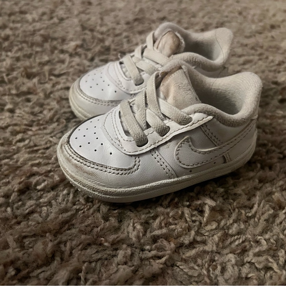 Nikes - Picture 2 of 4